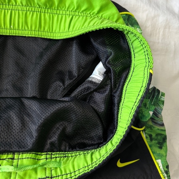 Nike Men's Black/Green Drawstring Waist Board Short‎ Swim Trunks Size Large Mesh - Picture 8 of 13